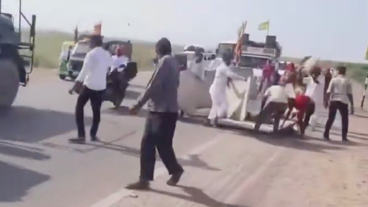 ¡Insólita promesa! Recorre 5 km rodando por el suelo para pagar manda | VIDEO 