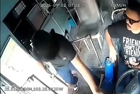VIDEO | Detienen a asaltante de camiones en Torreón; comerciantes y choferes lo enfrentan