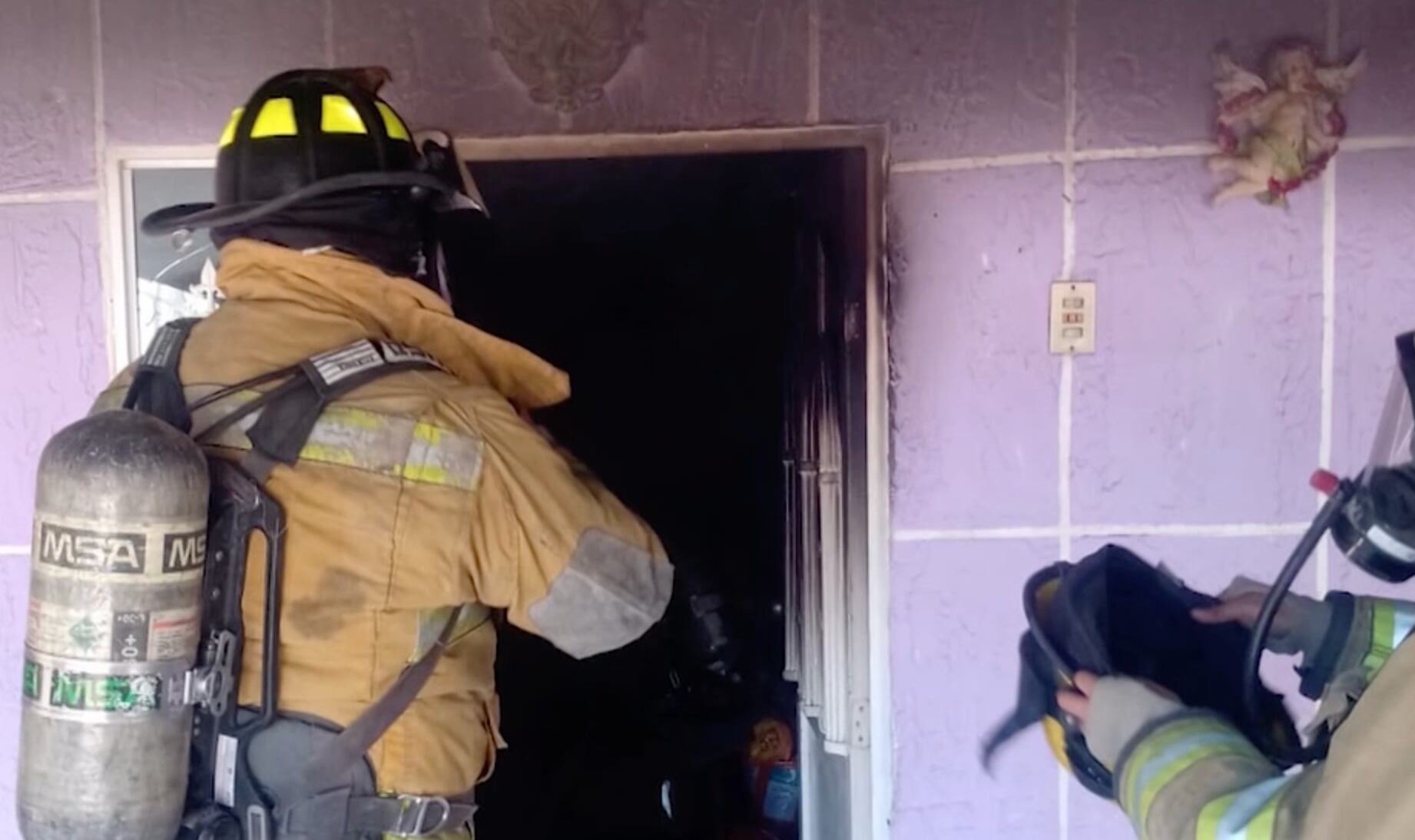 Voraz incendio arrasa con casa habitación en Lerdo