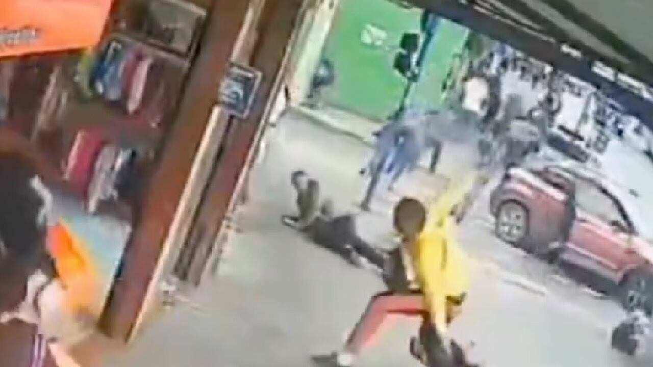 ‘Lo estaban vigilando´: Asesinan a policía tras publicar foto en el gimnasio | VIDEO