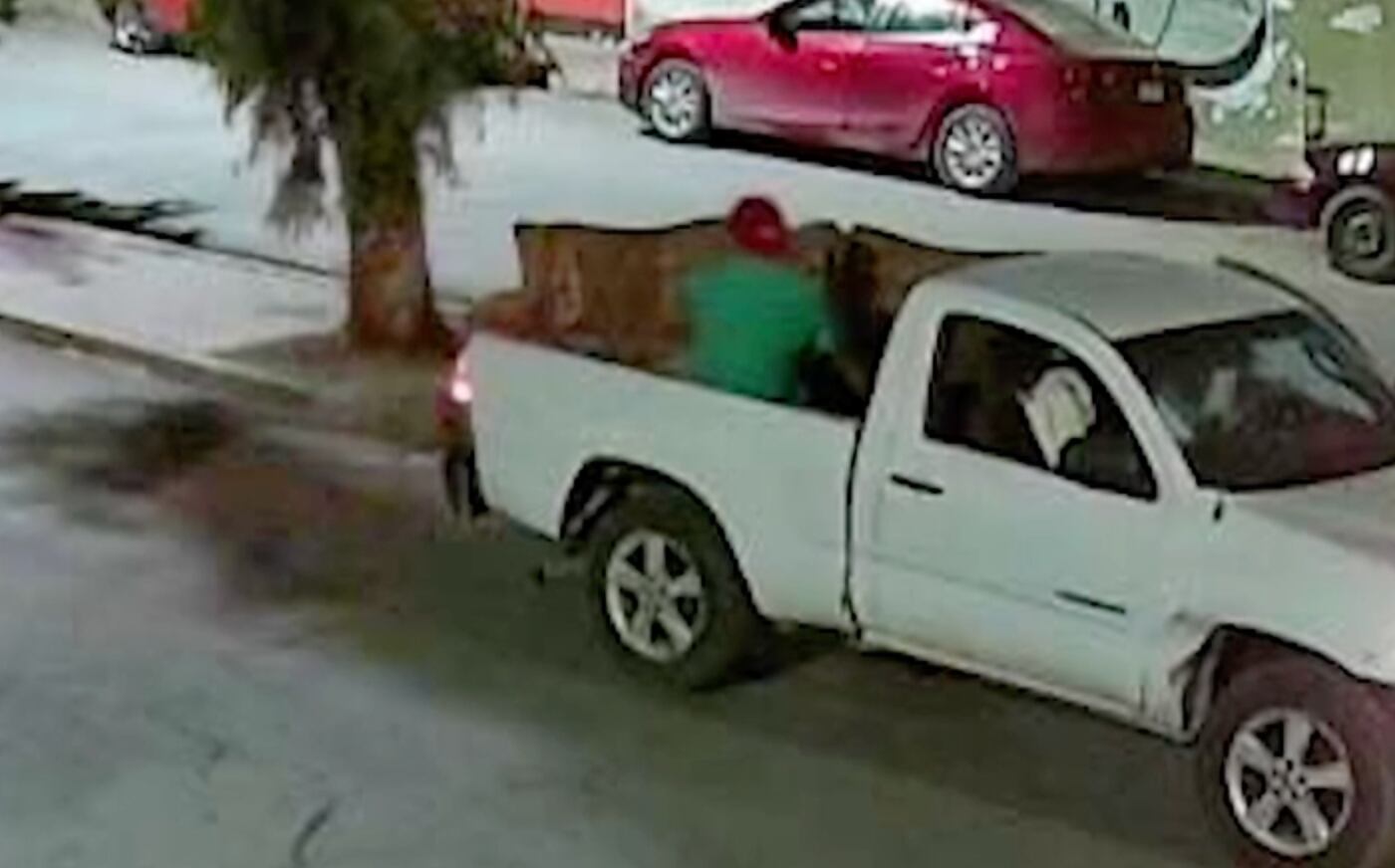 Detienen a hombre por tirar sillón en vía pública de Torreón; suman más de 150 detenidos por utilizar calles como basurero