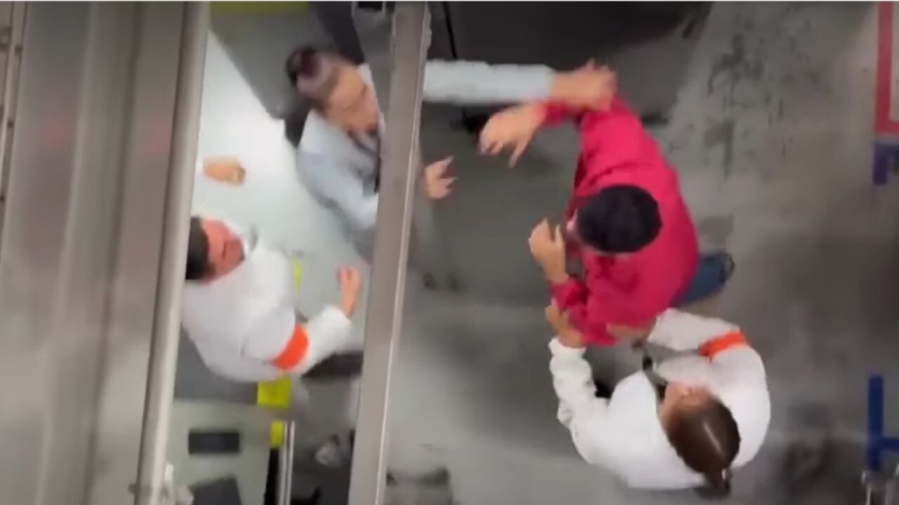 VIDEO | Captan riña entre trabajadores de maquila