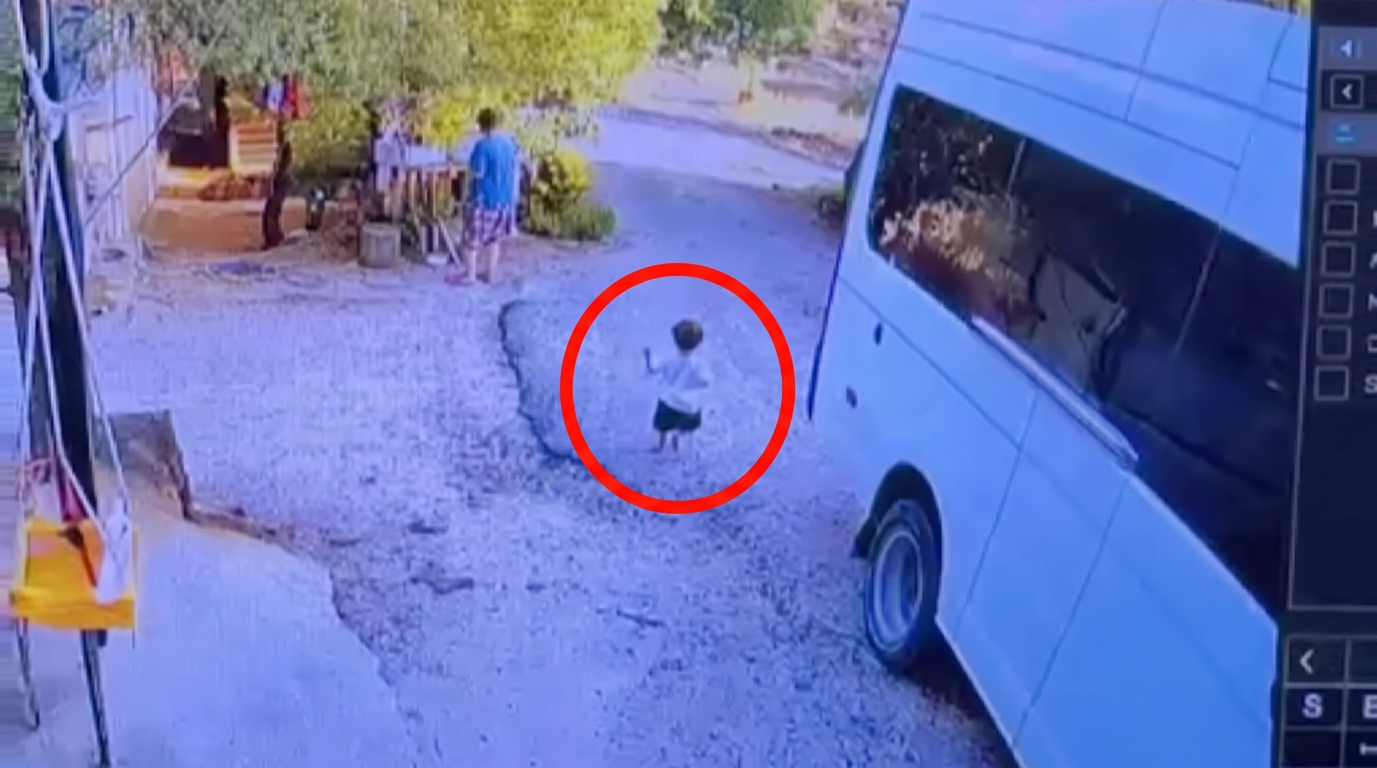 Bebé de un año y medio pierde la vida tras ser arrollado por accidente por su padre | VIDEO