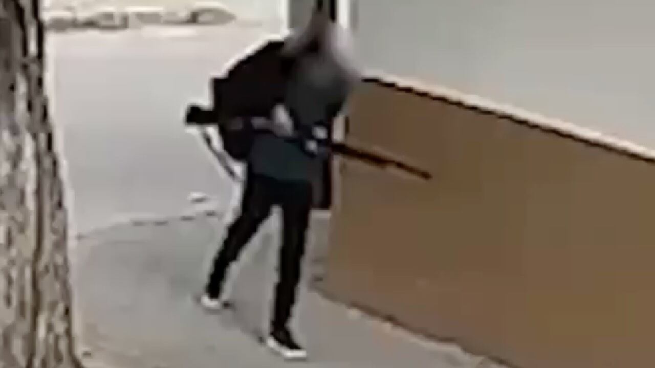 Estudiante de 15 años ataca a tiros a sus compañeros con una escopeta | VIDEO