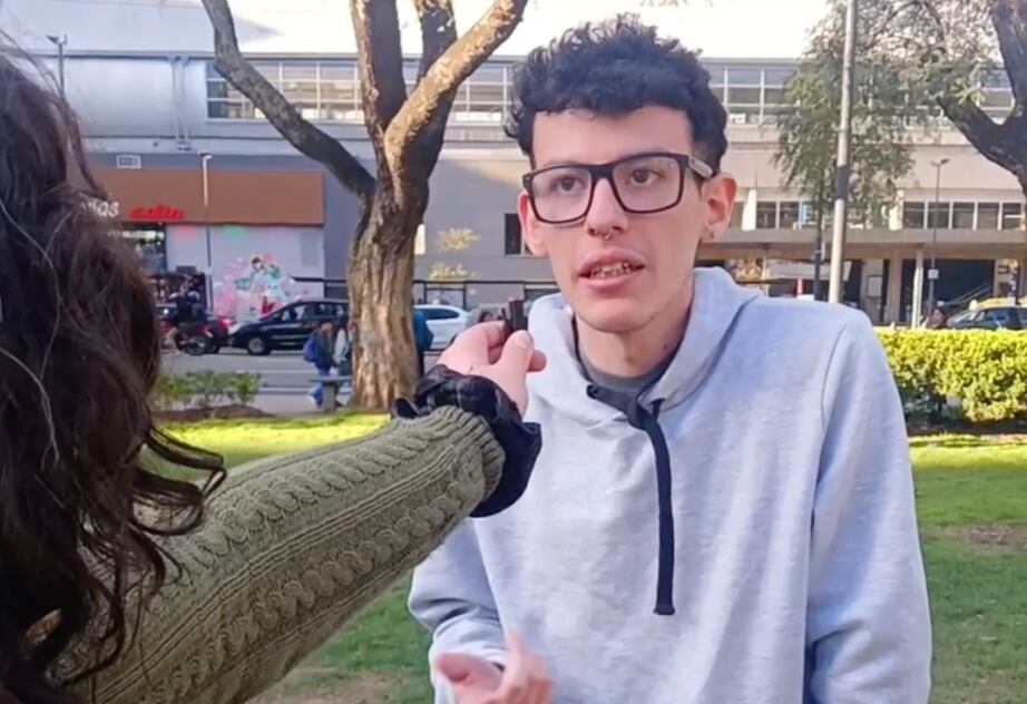 Faltó al trabajo para “farmear aura” y ahora quiere demandar a la empresa por descontarle el día | VIDEO