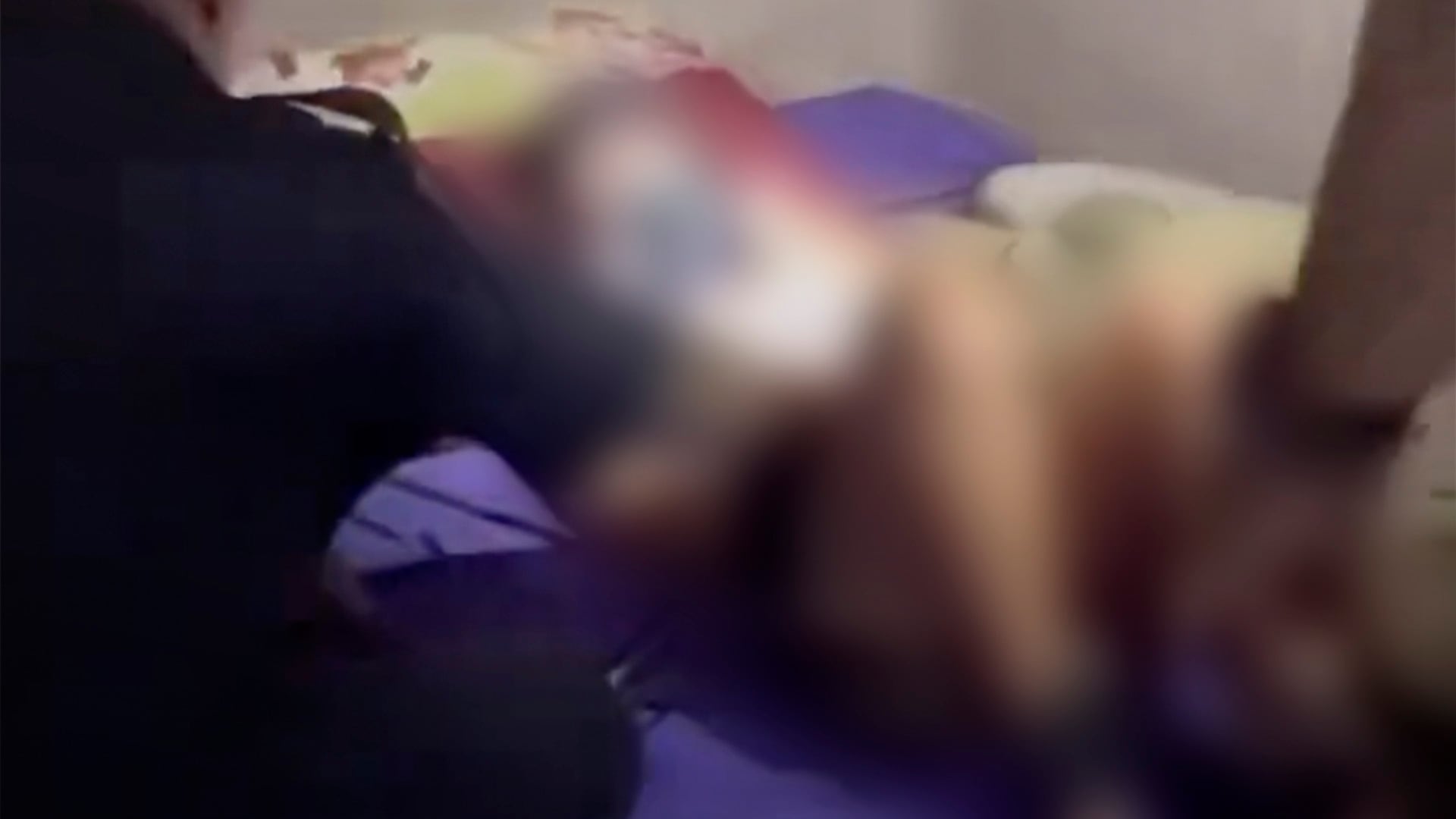 Rescatan a mujer amordazada y encadenada tras cinco días cautiva en la casa de su expareja | VIDEO