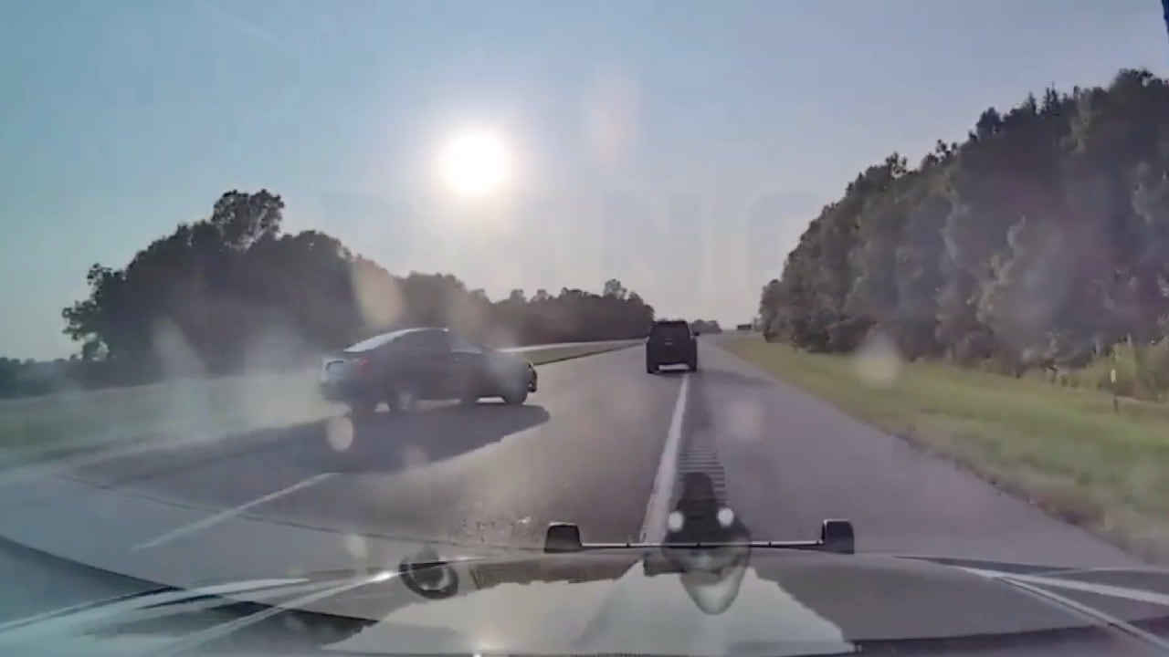 ¡Imprudencia! Maniobra policial a 200 km/h termina en tragedia | VIDEO 