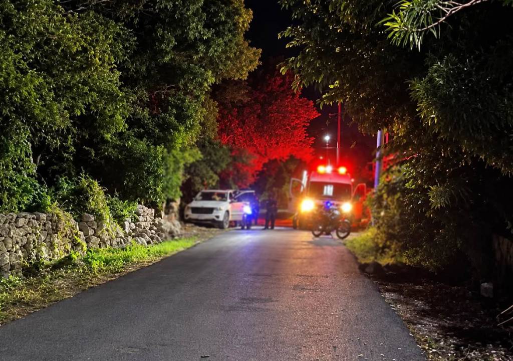 Hallan a hombre sin vida dentro de camioneta junto a cuatro personas inconscientes