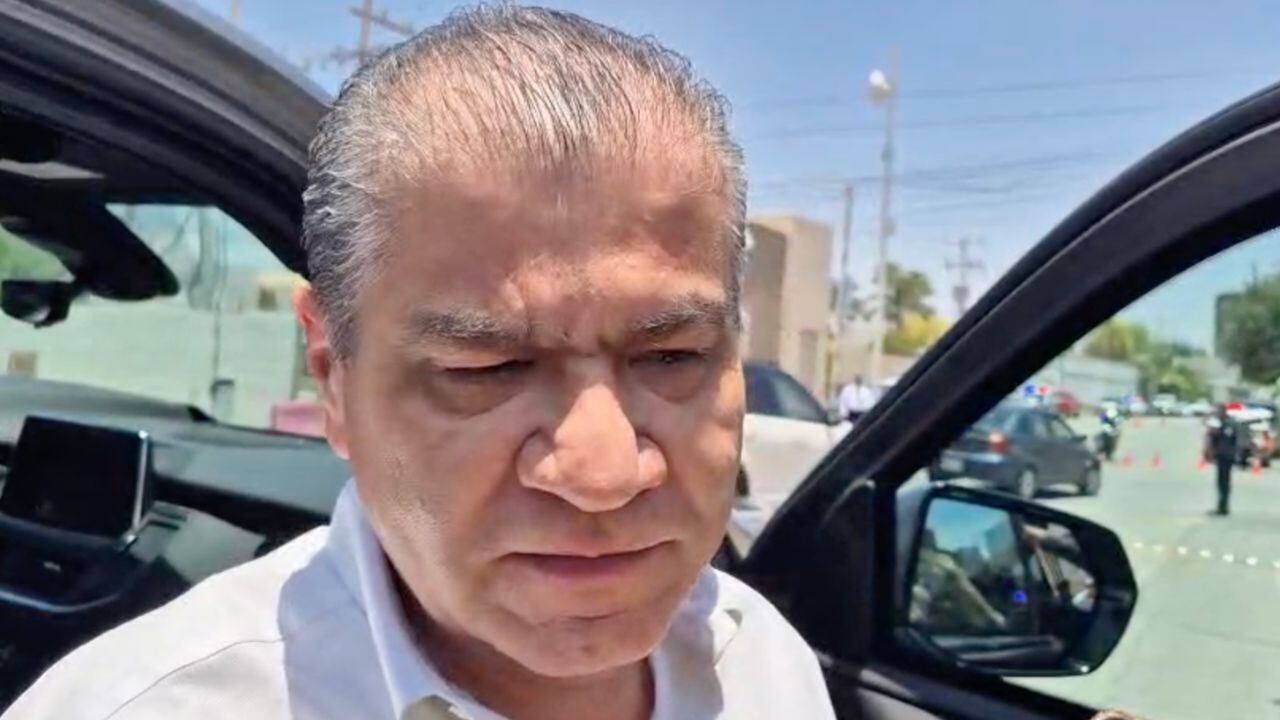 Miguel Riquelme despide a Román Cepeda, alcalde de Torreón