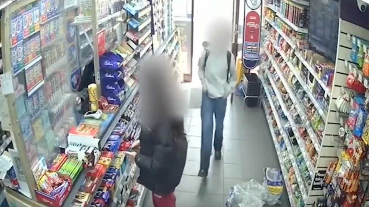 Adolescente ataca a su compañera luego de que lo rechazara | VIDEO