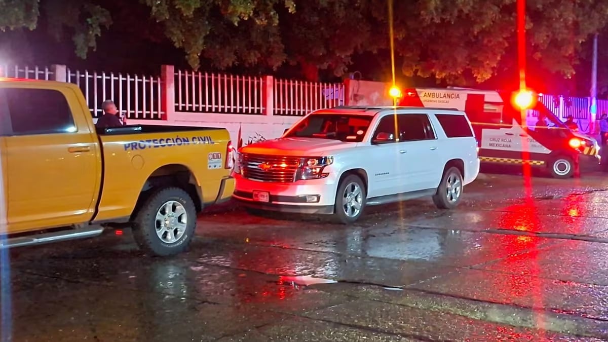 Madre muere electrocutada al ir por su hijo a primaria en colonia 10 de Mayo 
